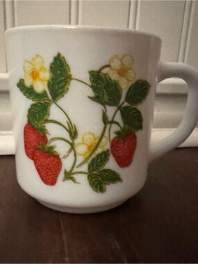 Arcopal France Strawberry Blooms Milk Glass Mug Cup Vintage Cottagecore